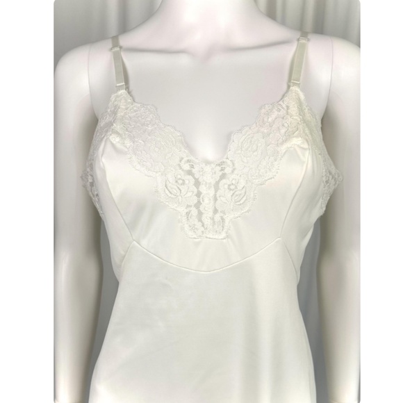 Vintage Vanity Fair Bridal White Slip Dress with Floral Lace Trim • Small - Picture 3 of 10